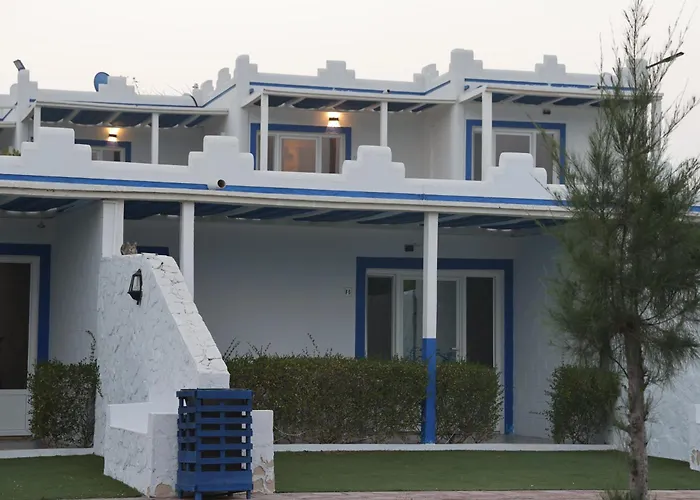 Al-Ashkhara Beach Resort منتجع شاطئ الأشخرة