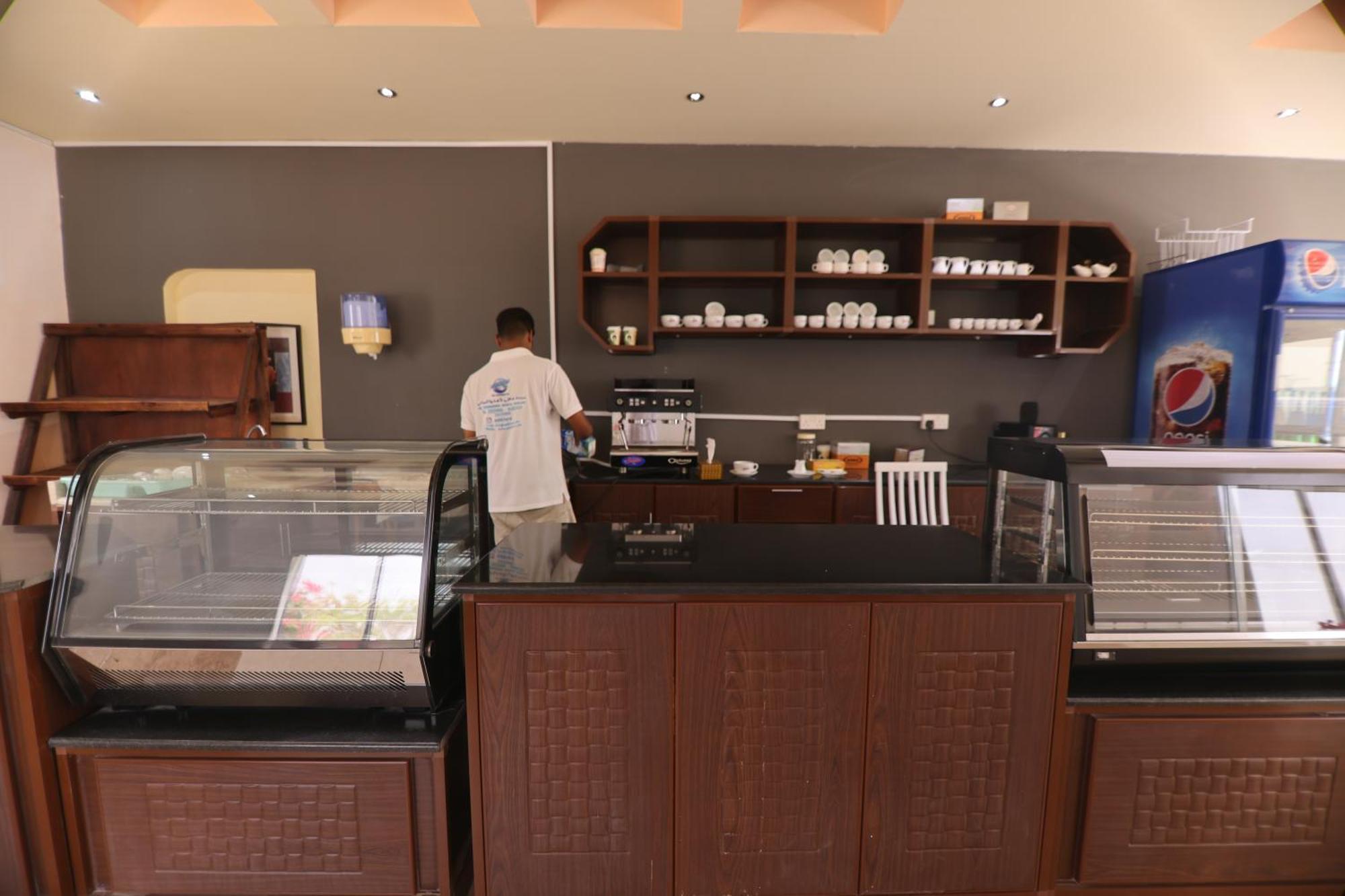 Al-ashkhara شاطئ الأشخرة Station touristique