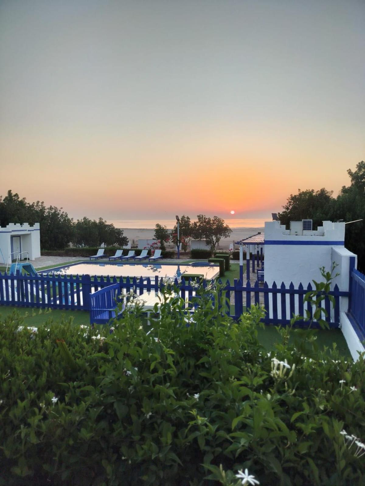 Al-ashkhara شاطئ الأشخرة Resort *
