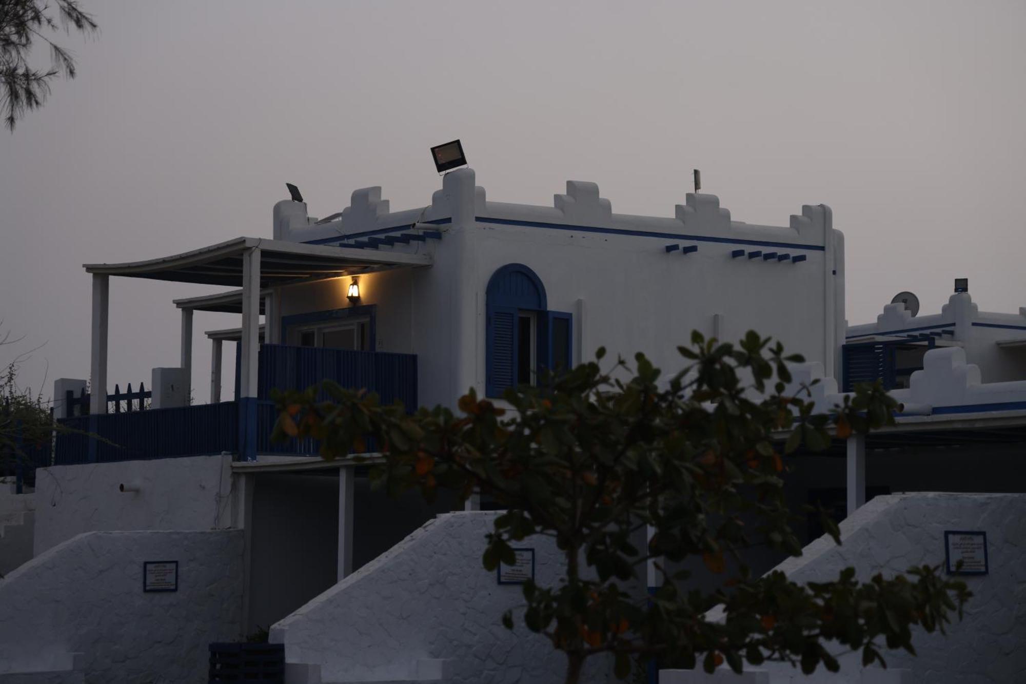 Resort Al-ashkhara شاطئ الأشخرة *