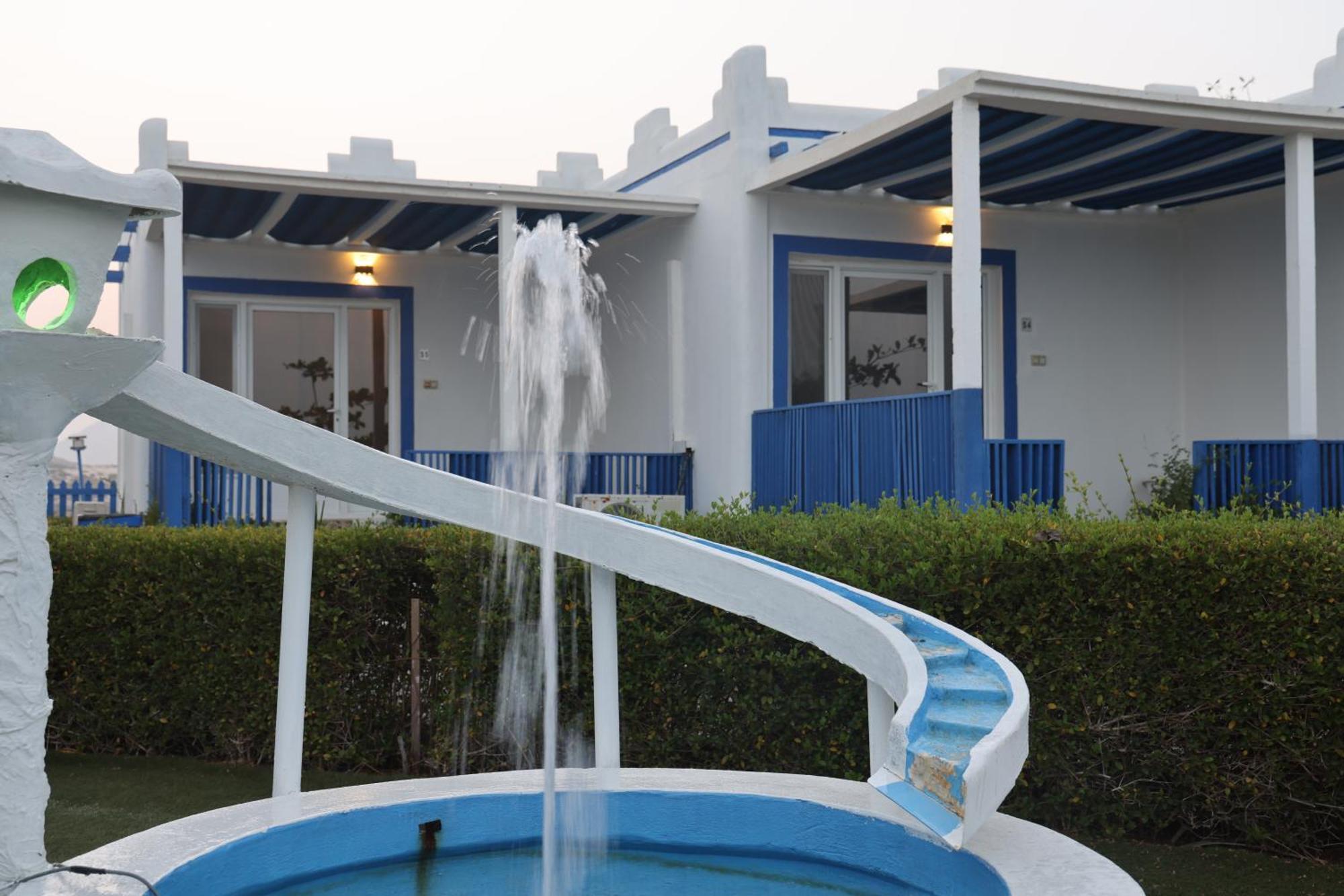 Resort Al-ashkhara شاطئ الأشخرة *