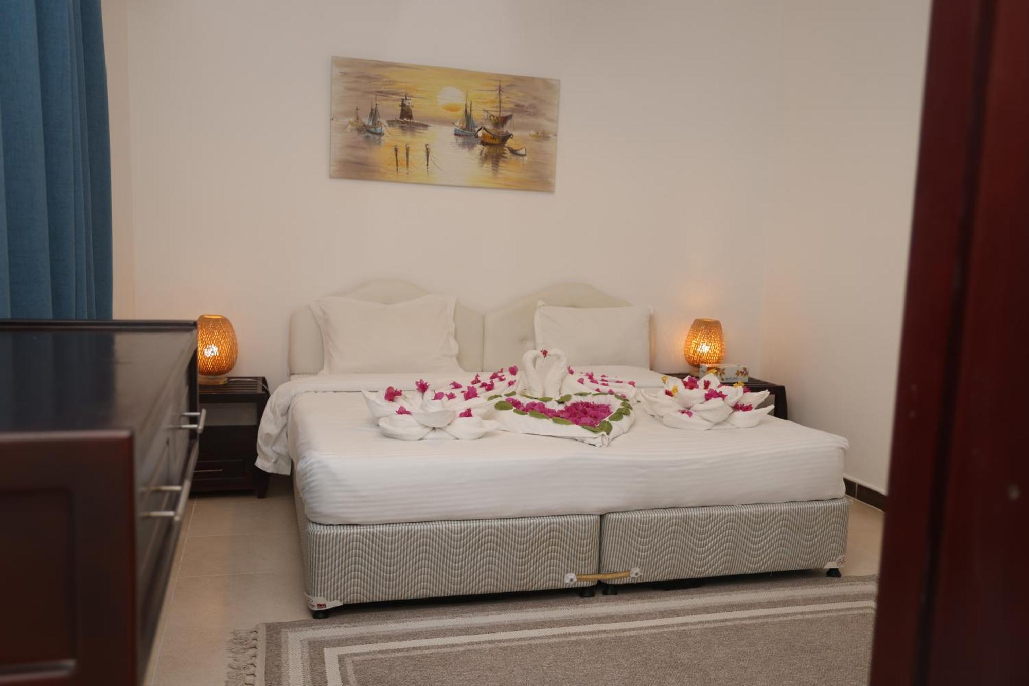 Resort Al-ashkhara شاطئ الأشخرة *