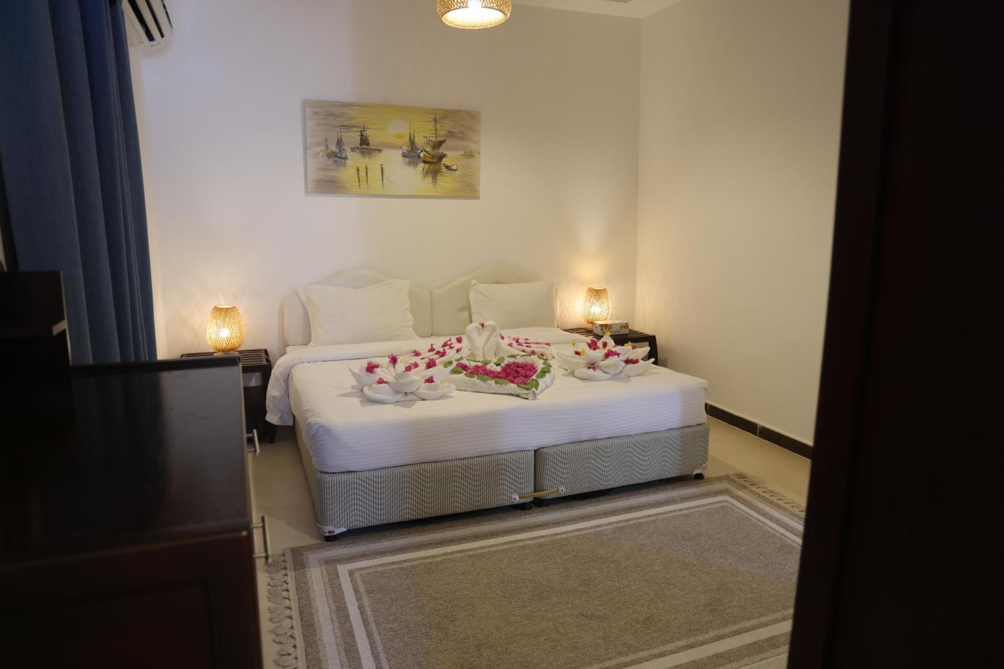 Resort Al-ashkhara شاطئ الأشخرة